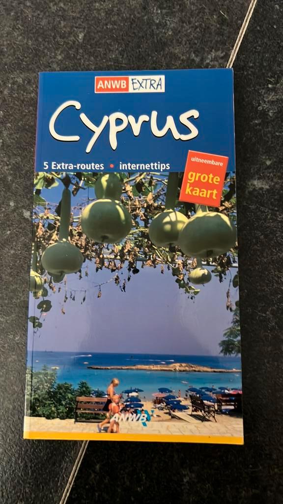 N. Varelas - Cyprus, Boeken, Reisgidsen, Zo goed als nieuw, Reisgids of -boek, Europa, ANWB, Ophalen of Verzenden