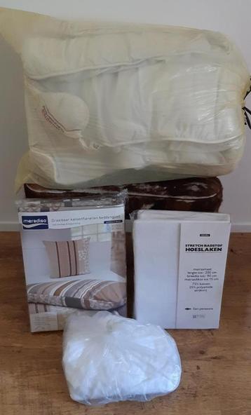 Eén persoons, dekbed, dekbedovertrek, gasten, complete set beschikbaar voor biedingen