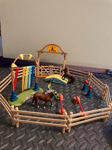 Schleich Paarden Trainingskamp + Shetlander beschikbaar voor biedingen