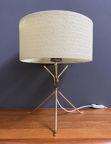 50 jaren Tafel lamp met 3 messing draadpoten zacht gele kap beschikbaar voor biedingen