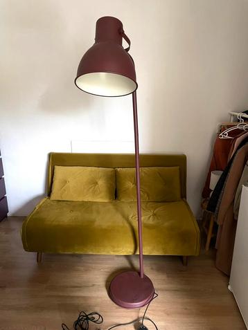 IKEA Hektar Vloerlamp - geverfd in Enchanting Eggplant beschikbaar voor biedingen