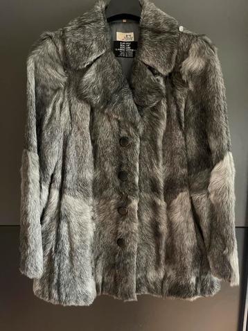 Vintage Grijze Bontjas beschikbaar voor biedingen