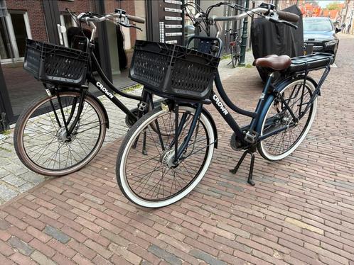 Twee (Crown) elektrische (heren/dames) stads fietsen., Fietsen en Brommers, Fietsen | Heren | Herenfietsen, Zo goed als nieuw