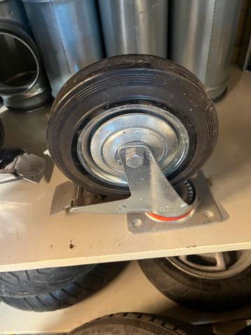 Zwenkwiel met rem 200mm beschikbaar voor biedingen