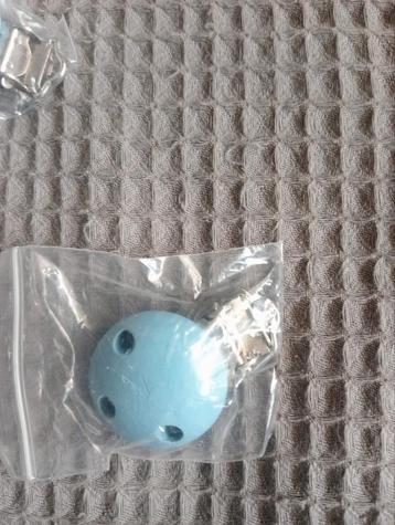 clips voor spenenkoord  en bijtringetjes beschikbaar voor biedingen