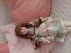 Porcelain doll, Verzamelen, Ophalen, Zo goed als nieuw, Poppenhuis