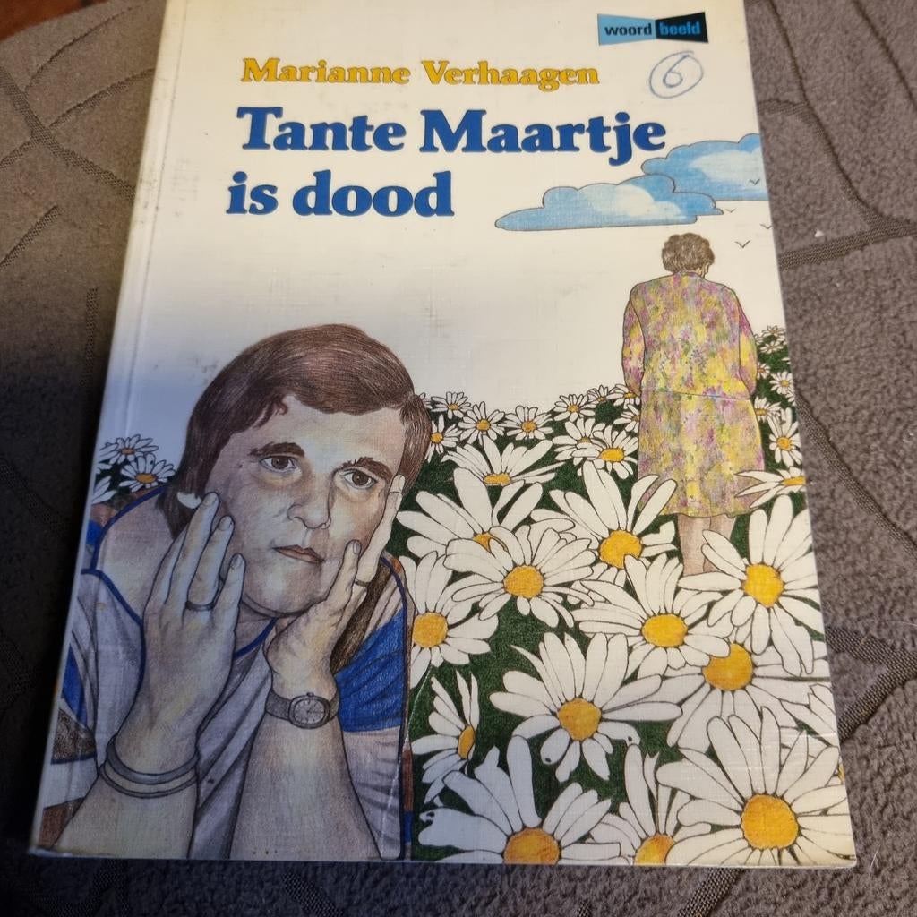 Tante Maartje is dood - Marianne Verhaagen, Boeken, Ophalen of Verzenden, Gelezen, Marianne Verhaagen, Nederland