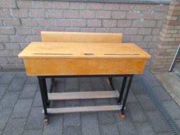 Schoolbankje beschikbaar voor biedingen