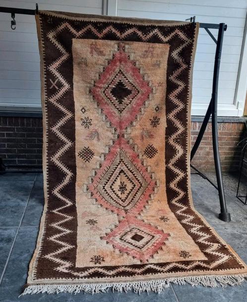 Vintage berber vloerkleed, marokkaans tapijt 285x140 cm, Huis en Inrichting, Stoffering | Tapijten en Kleden, Zo goed als nieuw