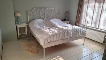 Gratis: Romantisch wit metalen bed (Ikea) beschikbaar voor biedingen