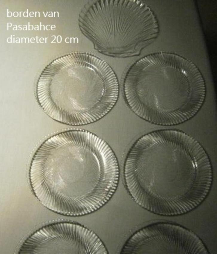 glazen borden, swirl bordjes Pasabahce, wit glas uit Turkije, Huis en Inrichting, Keuken | Servies, Zo goed als nieuw, Bord(en)