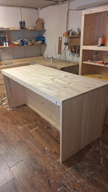 Bar van terug gedroogd en geschaafd hout  beschikbaar voor biedingen