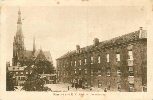 (388-523-025) Leeuwarden Kazerne met RK Kerk, Verzamelen, Ansichtkaarten | Nederland, Friesland, Verzenden