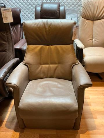 Relaxfauteuil met sta op functie beschikbaar voor biedingen
