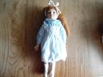 sier pop met porseleinen hoofd en handjes 39 cm groot, Verzamelen, Poppen, Ophalen of Verzenden, Zo goed als nieuw, Pop