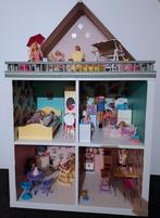 Zelfgemaakt barbiehuis incl. poppen + accessoires, Ophalen, Gebruikt, Poppenhuis