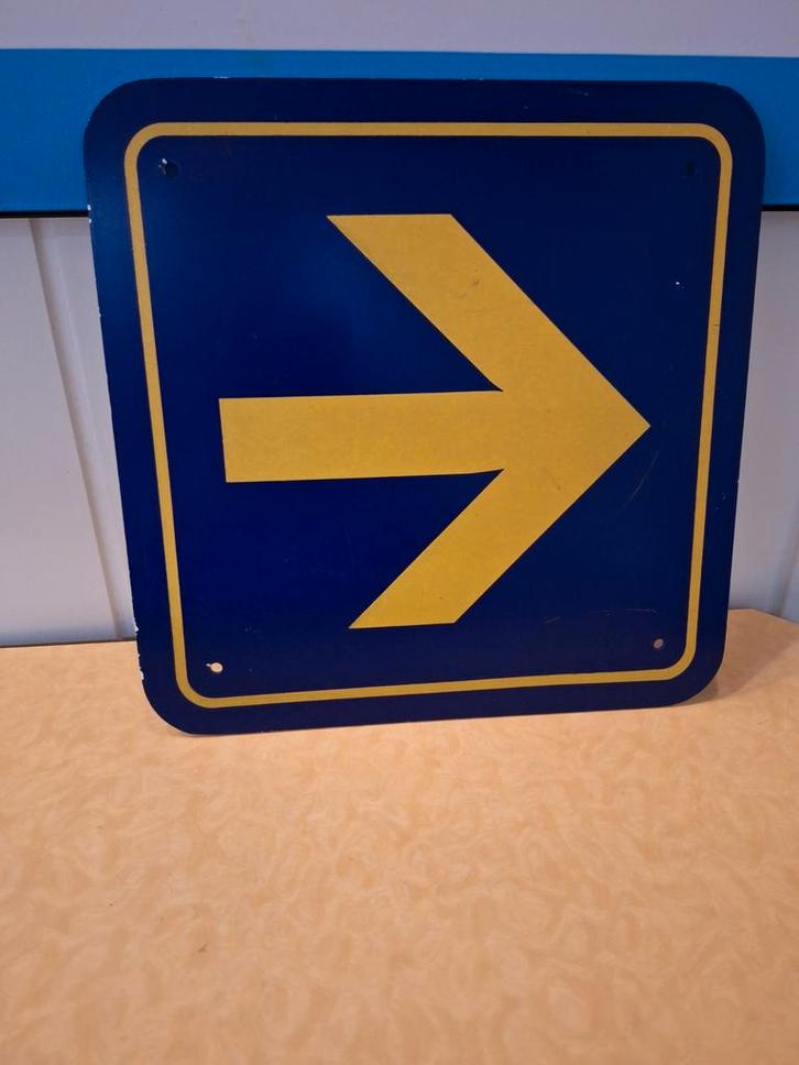 Vintage stationsbord: Pijl, Verzamelen, Spoorwegen en Tramwegen, Gebruikt, Trein, Ophalen of Verzenden