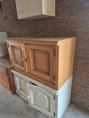 Mooie muur kasten hout  beschikbaar voor biedingen