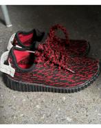 Sneakers Adidas yeezy boost maat 28, Kinderen en Baby's, Schoenen, Ophalen of Verzenden, Zo goed als nieuw, Jongen of Meisje