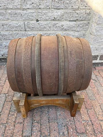 Houten wijnvat beschikbaar voor biedingen