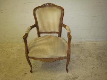 Antiek sierlijk fauteuiltje beschikbaar voor biedingen