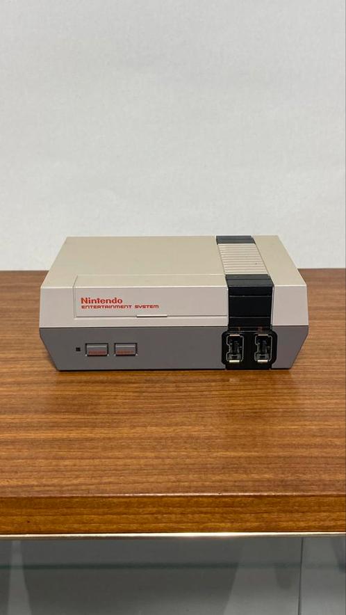 Nintendo Classic Mini Dummy Showmodel NES winkel exemplaar, Spelcomputers en Games, Spelcomputers | Nintendo NES, Zo goed als nieuw