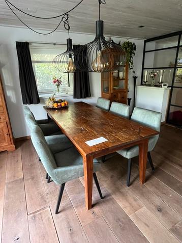 Massief houten Koloniale eettafel beschikbaar voor biedingen
