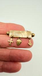Antieke broche met er aan:3 bedeltjes: geloof- hoop - liefde, Sieraden, Tassen en Uiterlijk, Antieke sieraden, Ophalen of Verzenden