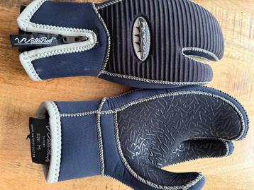 Waterproof duikwanten beschikbaar voor biedingen