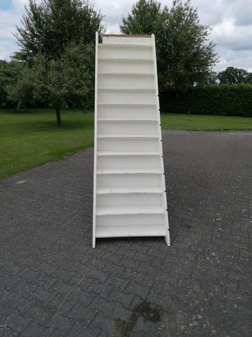 Gebruikte brocante vuren houten trap.  beschikbaar voor biedingen