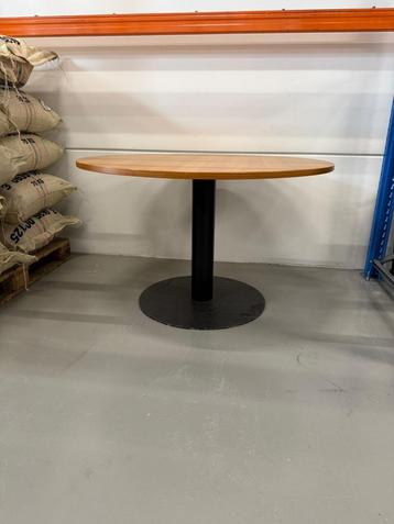 eettafel beschikbaar voor biedingen