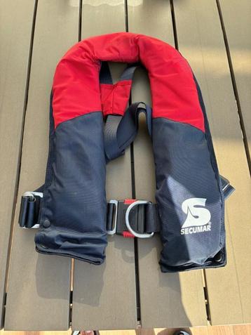 Zwemvesten beschikbaar voor biedingen