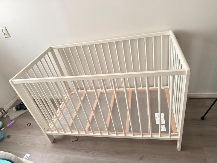 Ledikant +matras, Kinderen en Baby's, Kinderkamer | Bedden, Gebruikt, Minder dan 140 cm, Minder dan 70 cm, Matras, Ophalen