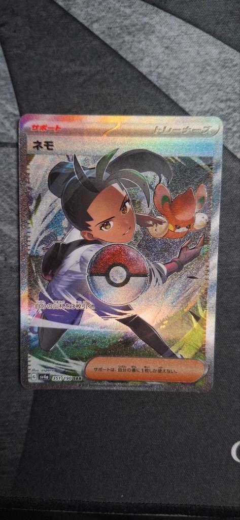 Pokemon - Nemona sv4a 351, Hobby en Vrije tijd, Verzamelkaartspellen | Pokémon, Zo goed als nieuw, Losse kaart, Foil, Ophalen of Verzenden