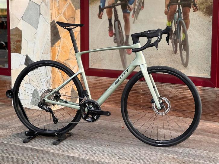 Scott Addict 40 2026 reseda green maat L, Fietsen en Brommers, Fietsen | Racefietsen, Zo goed als nieuw, Overige merken, Meer dan 20 versnellingen
