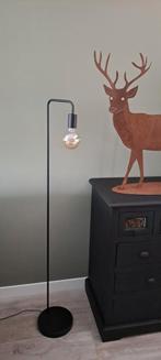 🖤Mooie Industriële Zwarte Vloerlamp/Brandt Gezellig!, Huis en Inrichting, Lampen | Vloerlampen, Ophalen, 100 tot 150 cm, Zo goed als nieuw