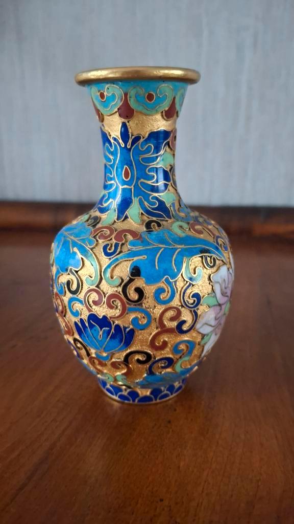 Cloisonné Vaasje - Bloemen & Goud, Antiek en Kunst, Antiek | Vazen, Ophalen of Verzenden