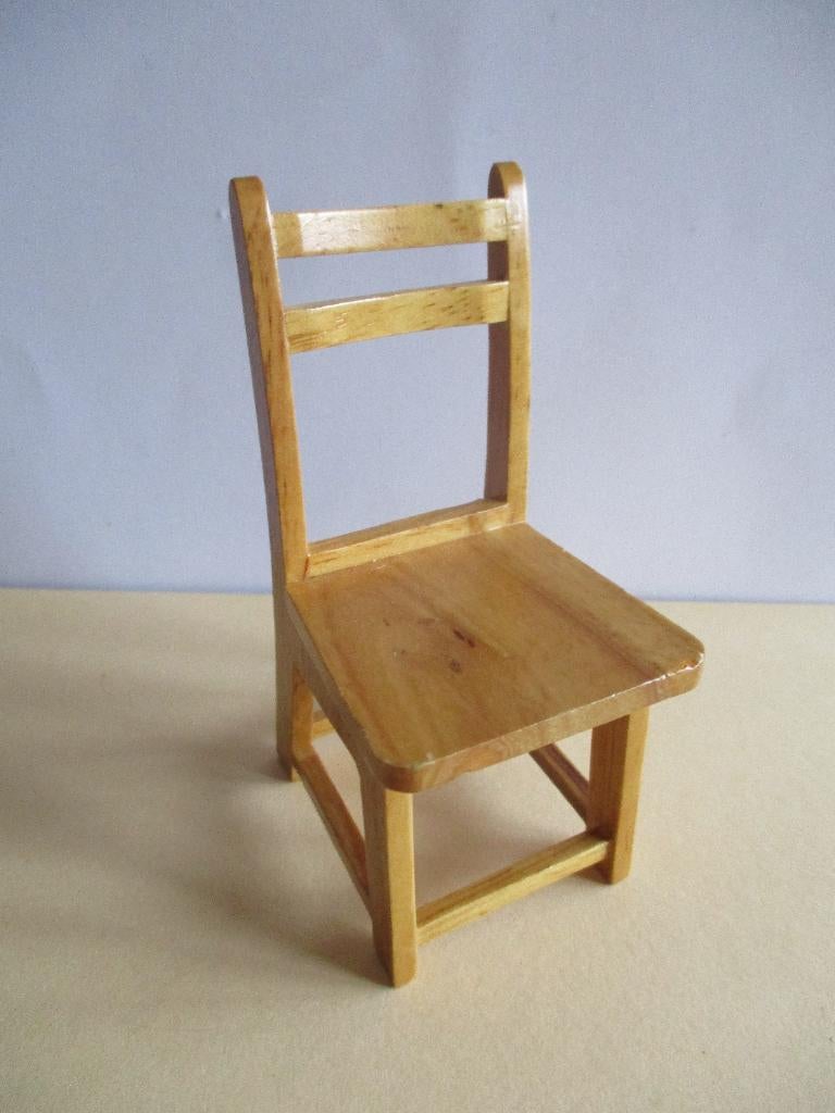 poppenhuis blank gelakt stoeltje, Verzamelen, Poppenhuizen en Toebehoren, Ophalen of Verzenden, Zo goed als nieuw, Decoratie