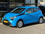 Toyota Aygo 1.0 VVT-i x-play Airco Camera NAP APK !, Voorwielaandrijving, Stof, Gebruikt, Start-stop-systeem