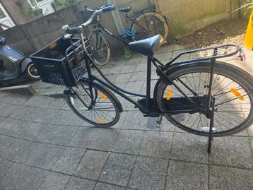 Mooie Damesfiets 28 Inch AXA Slot Fietsmand Traprem beschikbaar voor biedingen
