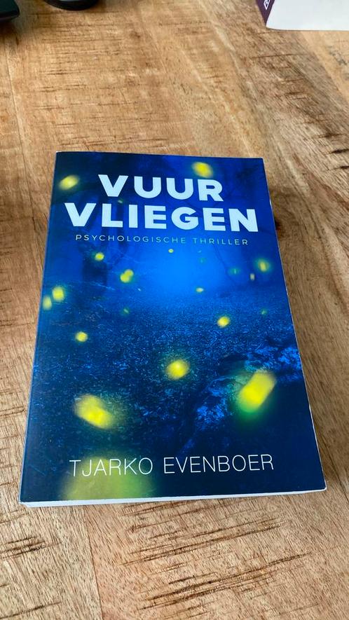 Tjarko Evenboer - Vuurvliegen, Boeken, Thrillers, Zo goed als nieuw, Nederland, Ophalen of Verzenden