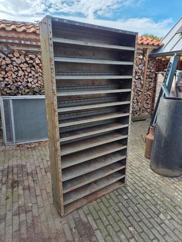 Metalen magazijnkast / schappenkast  beschikbaar voor biedingen