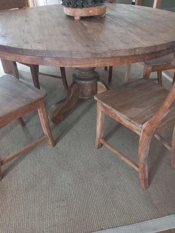 ronde tafel 1.50m met 5 stoelen beschikbaar voor biedingen