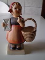 Die Gratulantin van Hümmel (Goebel)., Verzamelen, Beelden en Beeldjes, Ophalen of Verzenden, Zo goed als nieuw, Hummel