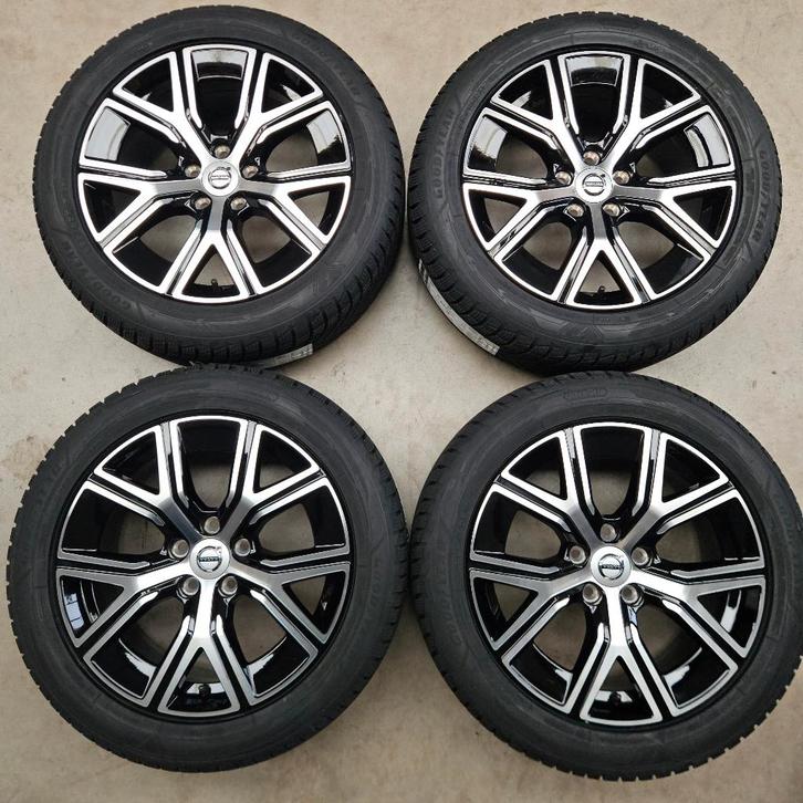 17" Winterbanden VOLVO V60 Goodyear (best getest) NIEUW, Auto-onderdelen, Banden en Velgen, Banden en Velgen, Winterbanden, 17 inch