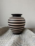 Vintage mat zwart beige terrakleurig gesigneerd vaas h14cm, Huis en Inrichting, Woonaccessoires | Vazen, Zwart, Aardewerk of Porselein