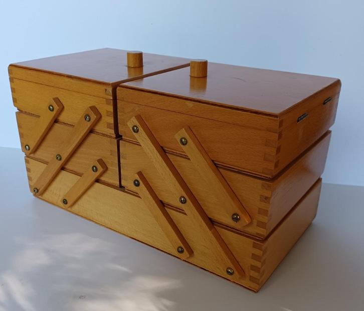 Vintage  houten naaikistje, jaren 60, nooit gebruikt, Hobby en Vrije tijd, Naaien en Fournituren, Overige typen, Ophalen of Verzenden