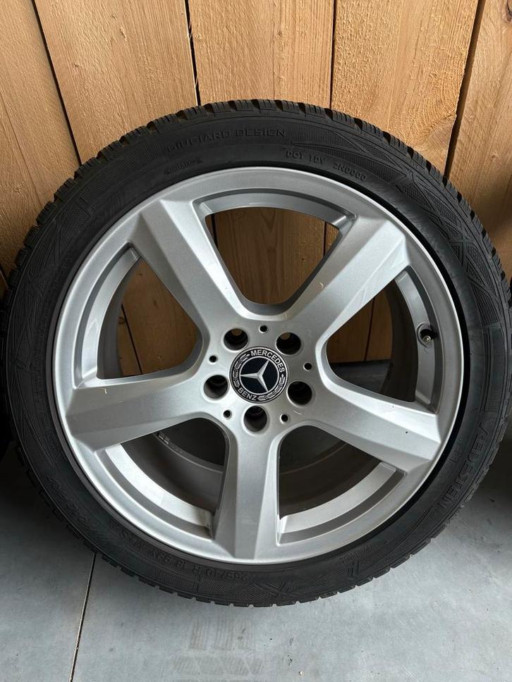 Mercedes Velgen 18 inch Winterbanden breedset !, Auto-onderdelen, Banden en Velgen, Banden en Velgen, Winterbanden, 18 inch, 255 mm