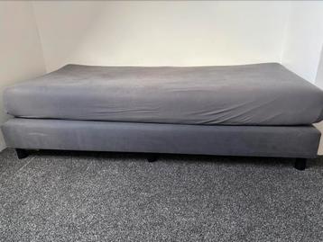 Boxspring 1-persoons 200x90x52cm beschikbaar voor biedingen