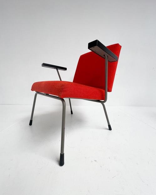 Rode Gispen 1401 fauteuil van Wim Rietveld, 1950's, Huis en Inrichting, Fauteuils, Gebruikt, Metaal, Stof, 50 tot 75 cm, Minder dan 75 cm
